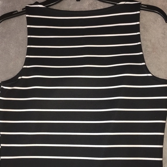 Decree Crop Top - Picture 2 of 7